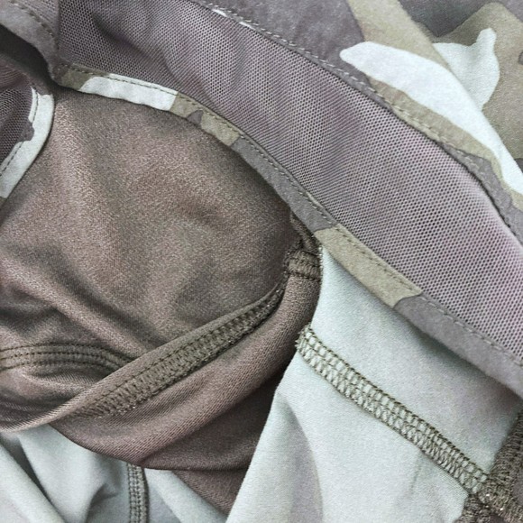 ⭐ Athleta Mesh Racer Run Short Camo Olive Size S - Picture 11 of 15